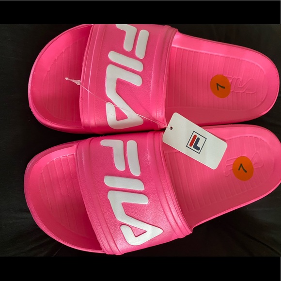 Hot pink fila slides size 7 - Picture 3 of 3